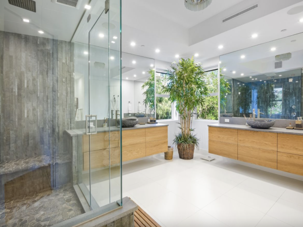 Ultra Posh South end Condo with Private Pool and Spa